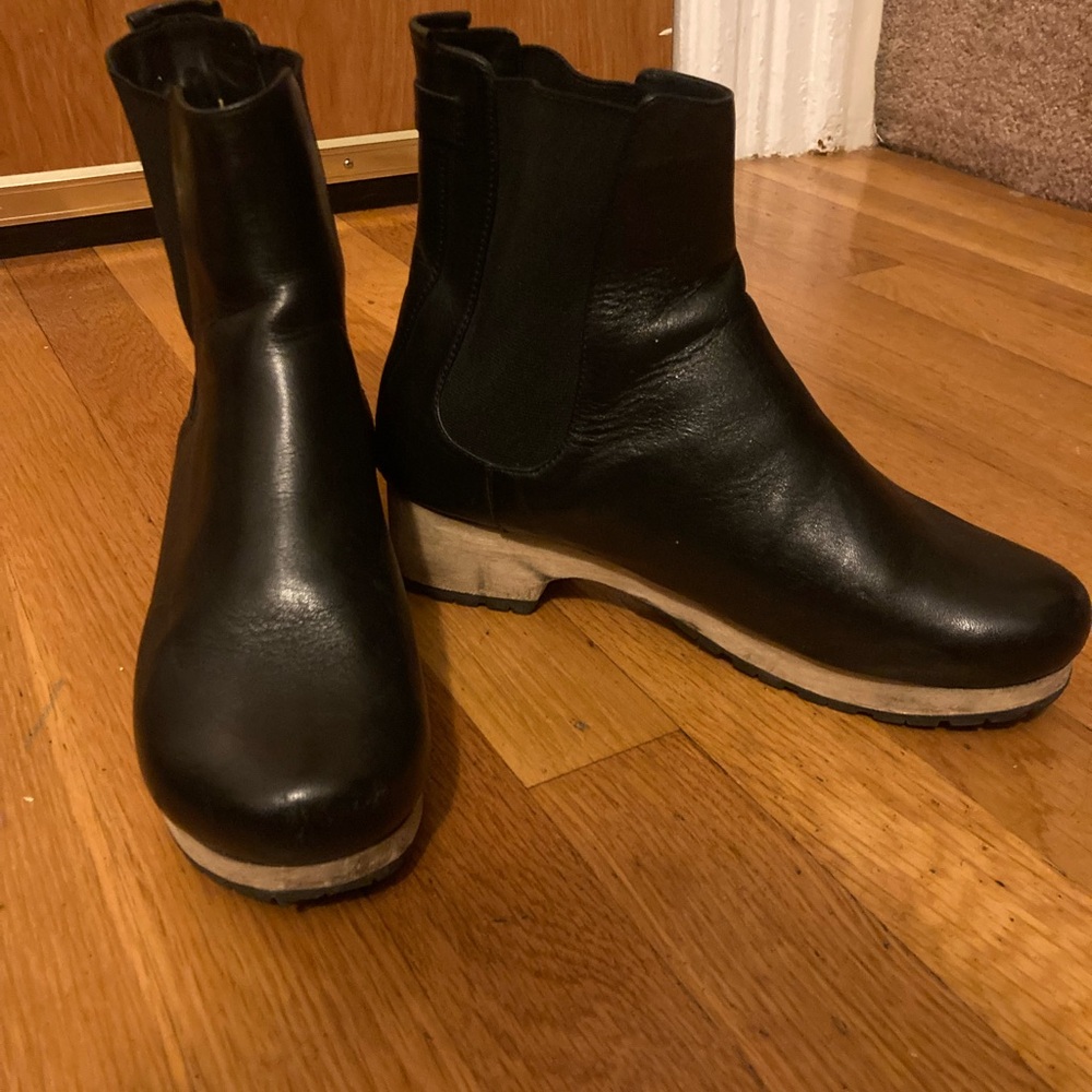 Beklina alpaca fur lined low black clog boots Size 8